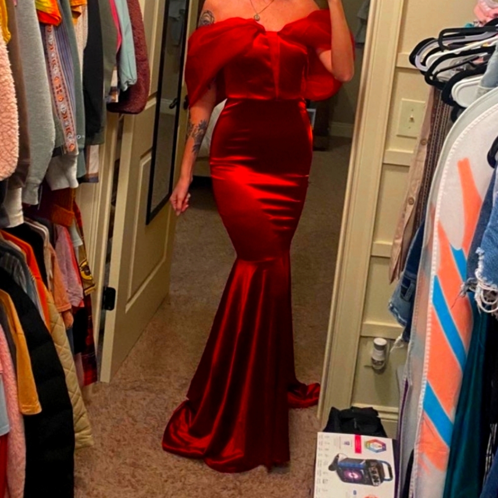 Red "Faeristy" dress NWT